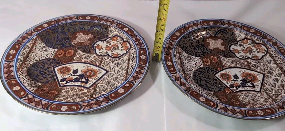 Side profile showing the thickness of the Japanese porcelain plate